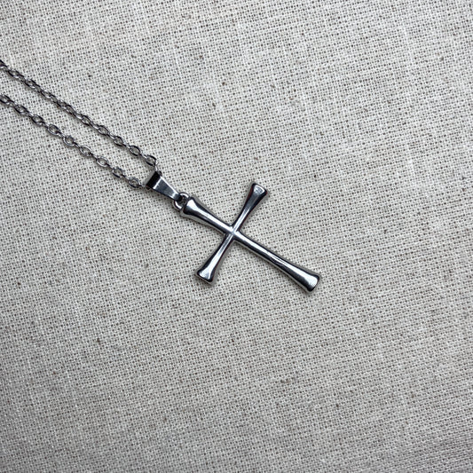 Essential Cable Chain with Flared Cross