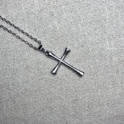 Essential Cable Chain with Flared Cross